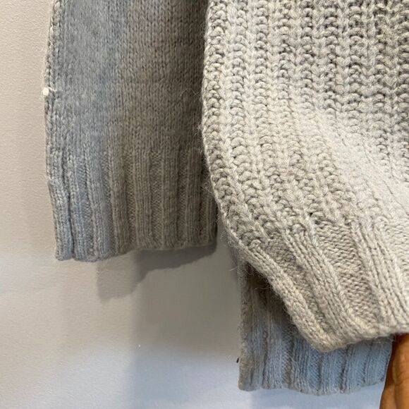 Cupcakes And Cashmere Gray Long Sleeves Sweater - Picture 2 of 5